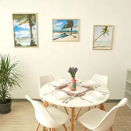 Sole N Pools Apartment Navodari